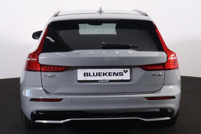 Volvo V60 T6 Recharge AWD Plus Dark - IntelliSafe Assist & Surround - 360º Camera - Harman/Kardon audio - Adaptieve LED koplampen - Verwarmde voorstoelen, stuur & achterbank - Parkeersensoren voor & achter - Elektr. bedienb. voorstoelen met geheugen - Nappa Lederen