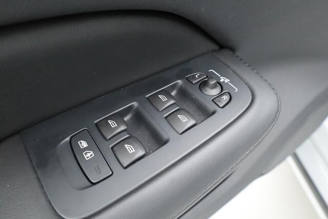 Volvo V60 2.0 B4 Plus Dark | Pano | Dodehoek | H&K | Adapt. Cruise | CarPlay | Trekhaak | All Season