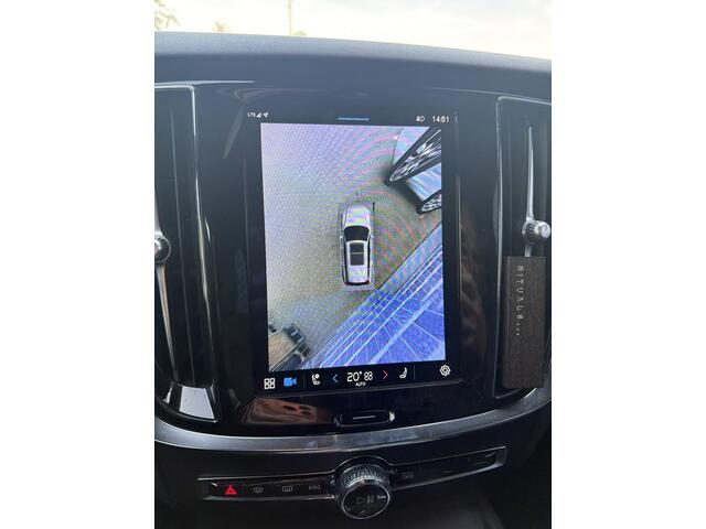 Volvo V60 2.0 B3 Plus Dark | Adaptieve Cruise Control | Trekhaak | 20" Turbine Velgen | Panoramadak | 360 Camera | Harman Kardon Audio |