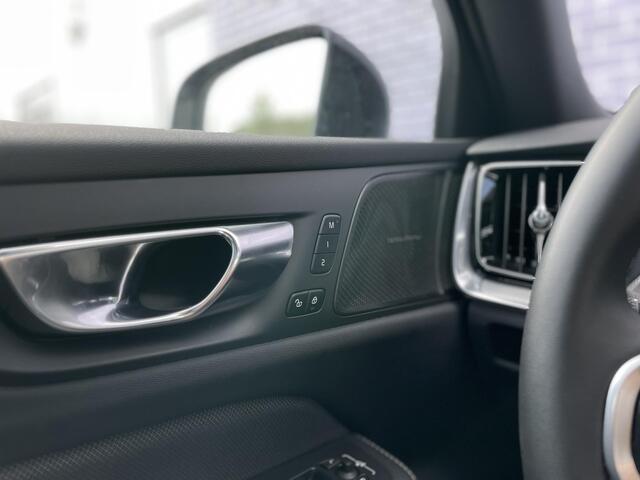 Volvo V60 2.0 B3 Plus Dark | Adaptieve Cruise Control | Trekhaak | 20" Turbine Velgen | Panoramadak | 360 Camera | Harman Kardon Audio |