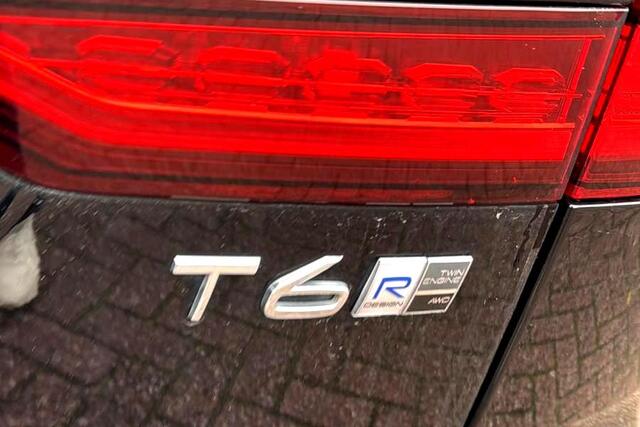 Volvo V60 2.0 T6 AWD 250kW/340pk Aut8 Recharge R-Design HARMAN/KARDON + ADAPT.CRUISE + STYLING PAKKET + EL.TREKHAAK + PILOT ASSIST + STOEL-&STUURVERWARMING + STANDKACHEL + ON-CALL + CAMERA + PARKSENSOREN + 19" LM-VELGEN!!