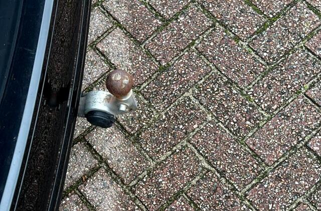 Volvo V60 2.0 T6 AWD 250kW/340pk Aut8 Recharge R-Design HARMAN/KARDON + ADAPT.CRUISE + STYLING PAKKET + EL.TREKHAAK + PILOT ASSIST + STOEL-&STUURVERWARMING + STANDKACHEL + ON-CALL + CAMERA + PARKSENSOREN + 19" LM-VELGEN!!