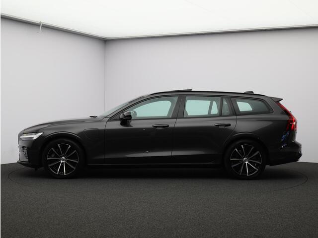 Volvo V60 2.0 T6 Plug-in hybrid AWD Plus Dark / Trekhaak / 360 camera / Pano. dak / Stoel- & stuurwielverwarming / Elek. verstelbare stoelen / Pilot Assist / Harman Kardon Audio / Blis