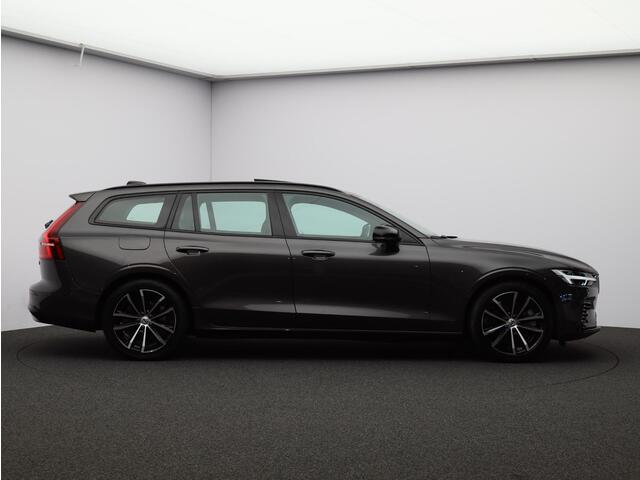 Volvo V60 2.0 T6 Plug-in hybrid AWD Plus Dark / Trekhaak / 360 camera / Pano. dak / Stoel- & stuurwielverwarming / Elek. verstelbare stoelen / Pilot Assist / Harman Kardon Audio / Blis