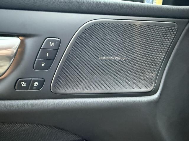 Volvo V60 2.0 T6 Plug-in hybrid AWD Plus Dark