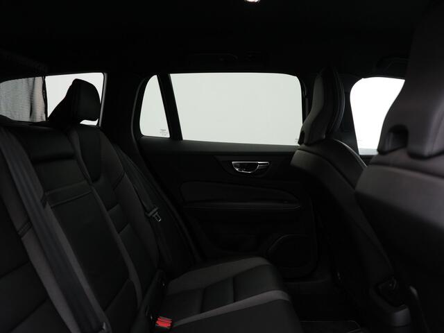 Volvo V60 T6 Recharge AWD R-Design Plug In Hybrid 340pk Dealer O.H. PHEV | Trekhaak Af Fabriek | Adaptive Cruise | Camera | Harman & Kardon | Lederen Sportstoelen Memory & Verwarmd | Apple Carplay | Navigatie | Stuur Verwarmd | Blis | Keyless | DAB |