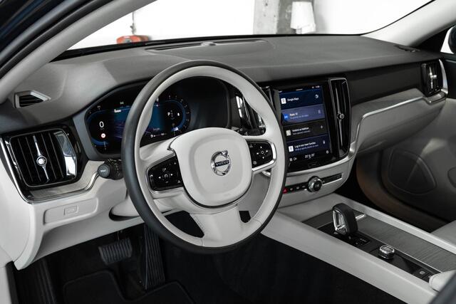 Volvo V60 B3 Automaat Essential Edition | 1ste Eigenaar | Dealeronderhouden | Google infotainment | Parkeersensoren voor + achter | Parkeercamera | achteropkomend verkeer waarschuwing | Apple Carplay/Android auto |