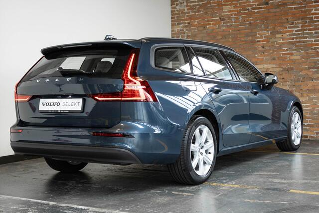 Volvo V60 B3 Automaat Essential Edition | 1ste Eigenaar | Dealeronderhouden | Google infotainment | Parkeersensoren voor + achter | Parkeercamera | achteropkomend verkeer waarschuwing | Apple Carplay/Android auto |