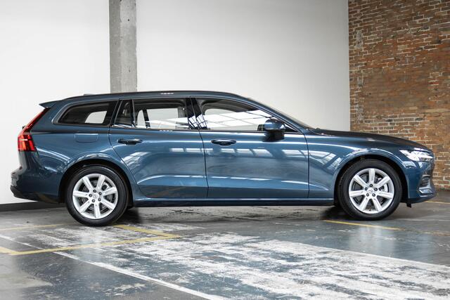 Volvo V60 B3 Automaat Essential Edition | 1ste Eigenaar | Dealeronderhouden | Google infotainment | Parkeersensoren voor + achter | Parkeercamera | achteropkomend verkeer waarschuwing | Apple Carplay/Android auto |