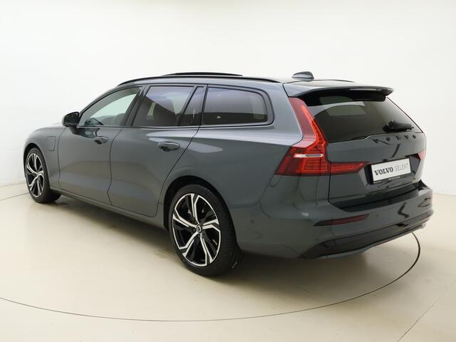 Volvo V60 T6 350pk Plug-in hybrid AWD Plus Dark / ¤3300,- Voorraadkorting / Panoramisch dak / Head-up display / Keyless / 360Camera / H&K Audio / Sportstoelen.