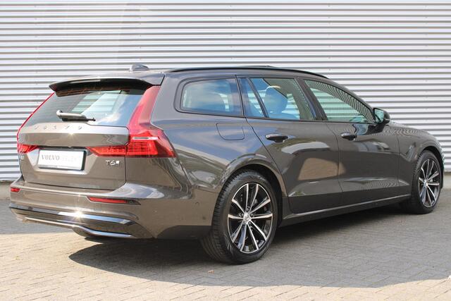 Volvo V60 T6 Automaat Plug-in hybrid AWD Plus Dark | 360° camera | Sunroof | Premium audio by Harman Kardon | Semi- Elektrische Trekhaak | Verwarmbare Voor- en achterstoelen + Stuurwiel | Verwarmbare Voorruit