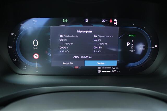 Volvo V60 T6 Automaat Plug-in hybrid AWD Plus Dark | 360° camera | Sunroof | Premium audio by Harman Kardon | Semi- Elektrische Trekhaak | Verwarmbare Voor- en achterstoelen + Stuurwiel | Verwarmbare Voorruit