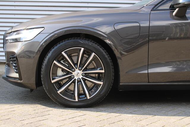 Volvo V60 T6 Automaat Plug-in hybrid AWD Plus Dark | 360° camera | Sunroof | Premium audio by Harman Kardon | Semi- Elektrische Trekhaak | Verwarmbare Voor- en achterstoelen + Stuurwiel | Verwarmbare Voorruit