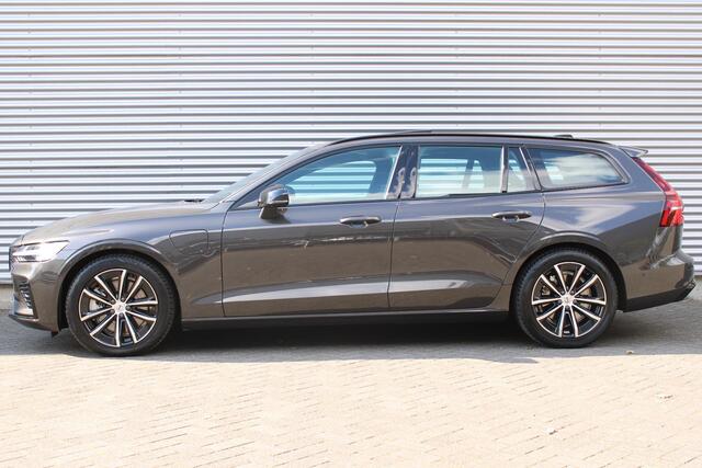 Volvo V60 T6 Automaat Plug-in hybrid AWD Plus Dark | 360° camera | Sunroof | Premium audio by Harman Kardon | Semi- Elektrische Trekhaak | Verwarmbare Voor- en achterstoelen + Stuurwiel | Verwarmbare Voorruit