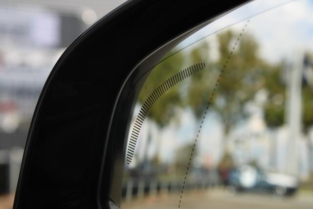 Volvo V60 T6 Automaat Plug-in hybrid AWD Plus Dark | 360° camera | Sunroof | Premium audio by Harman Kardon | Semi- Elektrische Trekhaak | Verwarmbare Voor- en achterstoelen + Stuurwiel | Verwarmbare Voorruit