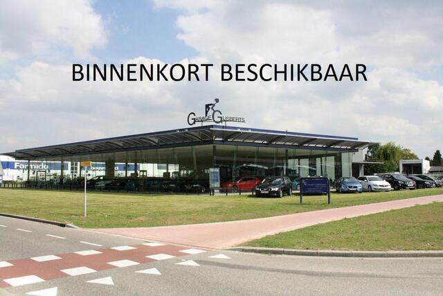 Volvo V60 2.0 T8 Recharge AWD R-Design Lighting - Harman Kardon Audio - Park Assist Pack - 19" LM - Camera achter - Climate - Privacy Glass - RGOR Interieur - Full led koplampen - Donkere hemel - Elektrisch verstelbaar passagierstoel met memory - Verwarmde voorrui