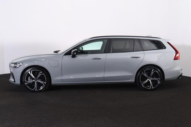 Volvo V60 T6 Recharge AWD Plus Dark - IntelliSafe Assist & Surround - 360º Camera - Harman/Kardon audio - Adaptieve LED koplampen - Verwarmde voorstoelen, stuur & achterbank - Parkeersensoren voor & achter - Elektr. bedienb. voorstoelen met geheugen - Extra getint 
