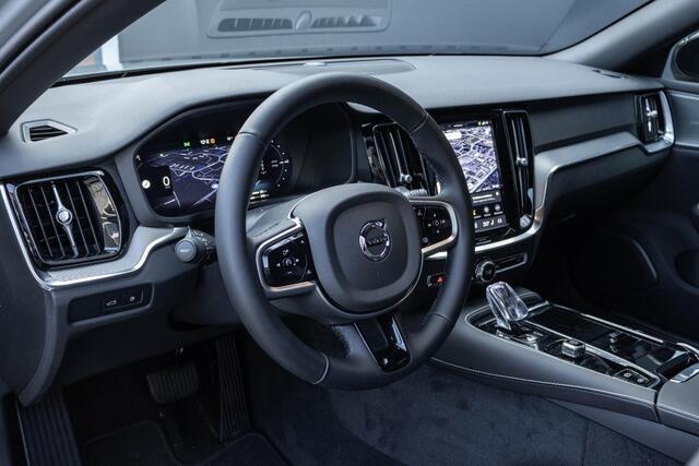 Volvo V60 T6 Plug-in hybrid AWD Plus Dark | | Verwarmbare voorstoelen | Verwarmbaar stuurwiel | Verwarmbare achterbank | Charcoal Sportleder | Zwarte hemel | 19 inch Lichtmetalen velgen | Parkeercamera | Elektrische verstelbare voorstoelen met geheugen | Premium au