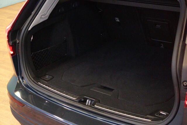 Volvo V60 2.0 B3 Core automaat | APPCONNECT | CAMERA + PDC | STUUR/STOELVERW | ADAP CRUISE | TREKHAAK INKL |