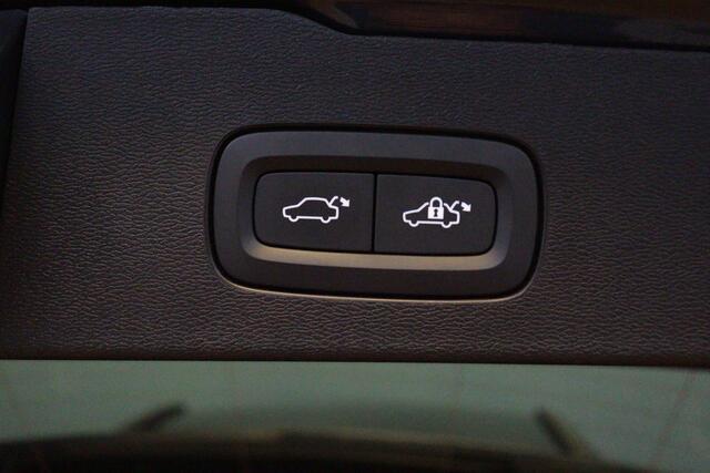 Volvo V60 2.0 B3 Core automaat | APPCONNECT | CAMERA + PDC | STUUR/STOELVERW | ADAP CRUISE | TREKHAAK INKL |