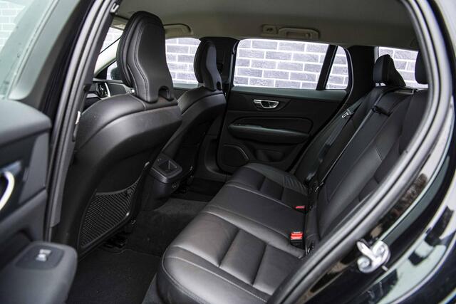 Volvo V60 2.0 B3 Essential Edition | Sport Pack | 19" Black Edition Velgen | Leder | Adaptieve Cruise Control | Stoelverwarming | Park Assist |