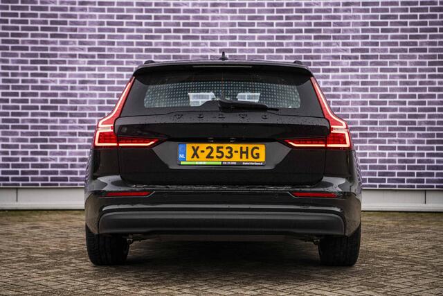Volvo V60 2.0 B3 Essential Edition | Sport Pack | 19" Black Edition Velgen | Leder | Adaptieve Cruise Control | Stoelverwarming | Park Assist |