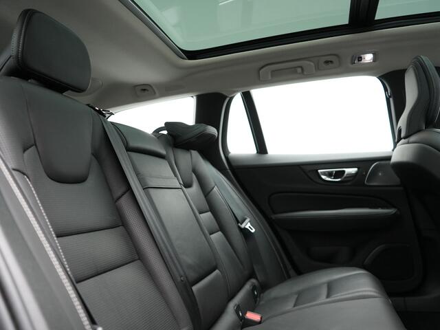 Volvo V60 2.0 T8 Recharge AWD Inscription 392pk Dealer O.H PHEV | Trekhaak Af Fabriek | Panodak | Head Up | Adaptive Cruise | 360 Camera | Bowers & Wilkins | Lederen Sporstoelen Memory & Ventilatie | Apple Carplay | Verwarmde Stoelen & Stuur | 19"L.M