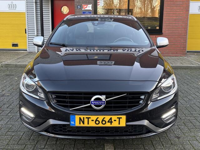 Volvo V60 2.0 T3 R-Design Xenon Cruise Climate Navi 18''