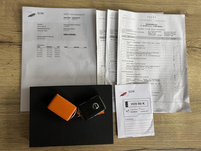 Volvo V60 2.0 T6 Plug-in hybrid AWD Plus Dark GRATIS Afleverpakket! | Cruise Control | Stoel&stuur Verwarming |