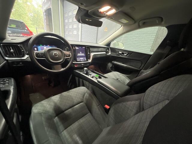 Volvo V60 B3 | ACC | BLIS | Keyless | Stoel+Stuurverwarming | 19 Inch | Getint Glas