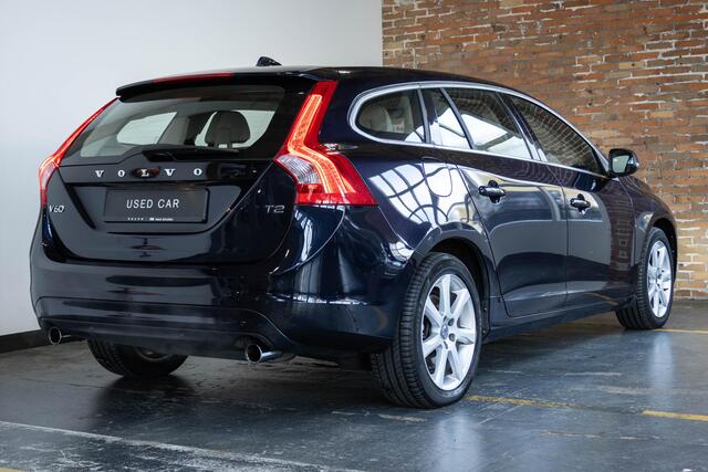 Volvo V60 T2 Automaat Nordic+ | Lederen bekleding | Afneembare trekhaak | 1e eigenaar | Parkeersensoren voor + achter | Parkeerverwarming | Dealeronderhouden | Volvo on Call |High Perfomance Audio