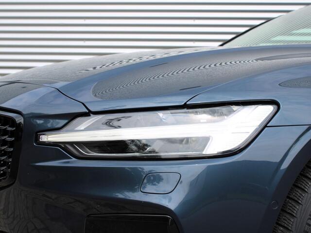 Volvo V60 2.0 T6 Plug-in hybrid AWD Plus Dark Automaat / 360* camera / Trekhaak / Verwarmd voorruit / Long range accu / All season banden