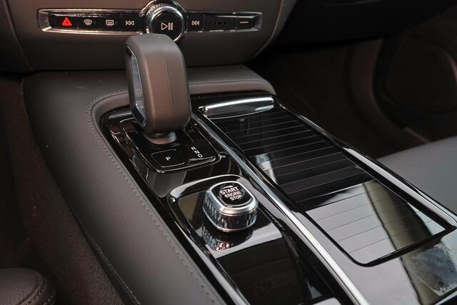 Volvo V60 T6 Recharge AWD Plus Dark - IntelliSafe Assist & Surround - 360º Camera - Harman/Kardon audio - Adaptieve LED koplampen - Verwarmde voorstoelen, stuur & achterbank - Parkeersensoren voor & achter - Elektr. bedienb. voorstoelen met geheugen - Extra getint 