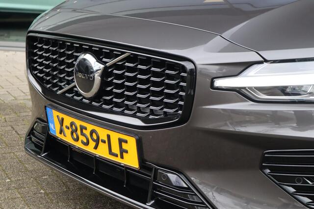 Volvo V60 2.0 T6 Plug-in hybrid AWD Plus Dark | Schuif-/ kanteldak| Keyless Entry| Stoelverwarming voor + achter| Stuurwielverwarming| 19'' Lichtmetalen velgen|