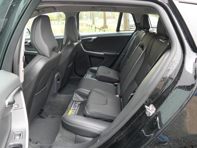 Volvo V60 2.0 T4 Kinetic Xenon / Trekhaak / Navi / Bluetooth