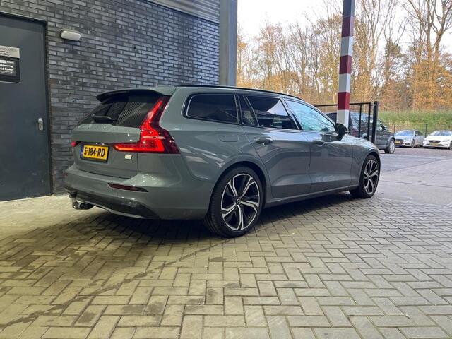 Volvo V60 T6 Plug-in hybrid Plus Dark | Panoramadak | ACC | Stoel+Stuurverwarming | Trekhaak | Camera | Getint Glas | 19 Inch