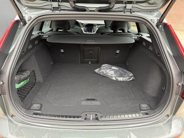 Volvo V60 2.0 T6 Plug-in hybrid AWD Plus Dark Premium | Climate | 19'' Wielen