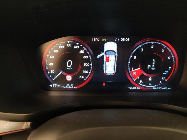 Volvo V60 2.0 B4 R-Design | Adaptieve Cruise Control | Trekhaak | 19" Velgen | Parkeercamera | Stoel-/Stuur-/Voorruitverwarming | Apple CarPlay & Android Auto | Dodehoek Detectie |