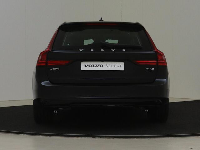 Volvo V90 T6 Plug-in hybrid AWD Ultra Dark | Head-up display | Panoramadak | Harman Kardon premium audio | Semi elektrische wegklapbare trekhaak | 360° parkeercamera | Stoelverwarming | Parkeersensoren voor + achter | Gelamineerde zijruiten | Stuurwielverwarming