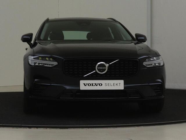 Volvo V90 T6 Plug-in hybrid AWD Ultra Dark | Head-up display | Panoramadak | Harman Kardon premium audio | Semi elektrische wegklapbare trekhaak | 360° parkeercamera | Stoelverwarming | Parkeersensoren voor + achter | Gelamineerde zijruiten | Stuurwielverwarming