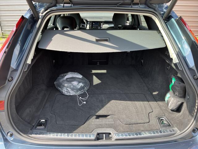 Volvo V90 T6 Plug-in hybrid AWD Ultra Dark / 360 Camera / Head-Up / Schuif/kanteldak / Trekhaak / Blis /