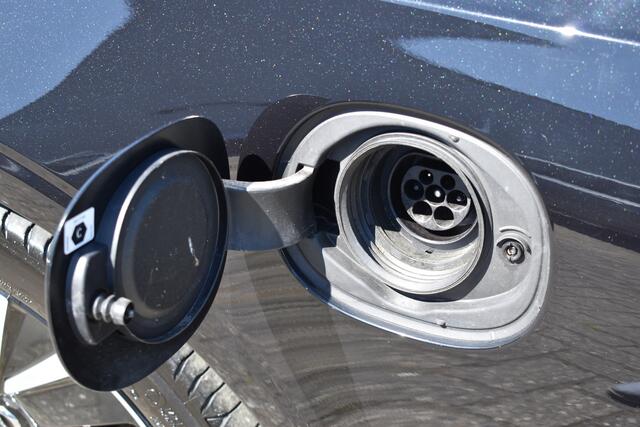 Volvo V90 T8 390PK AWD R-Design HUD | H&K | Trekhaak | Luchtvering | 360 camera | 19"LMV