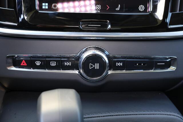 Volvo V90 T6 Recharge AWD Ultra Dark - Panorama/schuifdak - IntelliSafe Assist & Surround - 360º Camera - Adaptieve LED koplampen - Verwarmde voorstoelen, stuur & achterbank - Parkeersensoren voor & achter - Elektr. bedienb. voorstoelen met geheugen - Head up displ