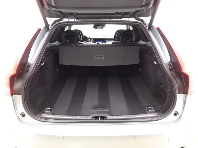 Volvo V90 D5 236pk Automaat AWD R-Design / Bowers&Wilkins Audio / 21'' / Head-Up / Black Pack / Dubbel glas / Panoramadak / Stoel + Stuurw. Verwarming / ACC / BLIS / DAB / El. Trekhaak / El. Bestuurdersstoel /