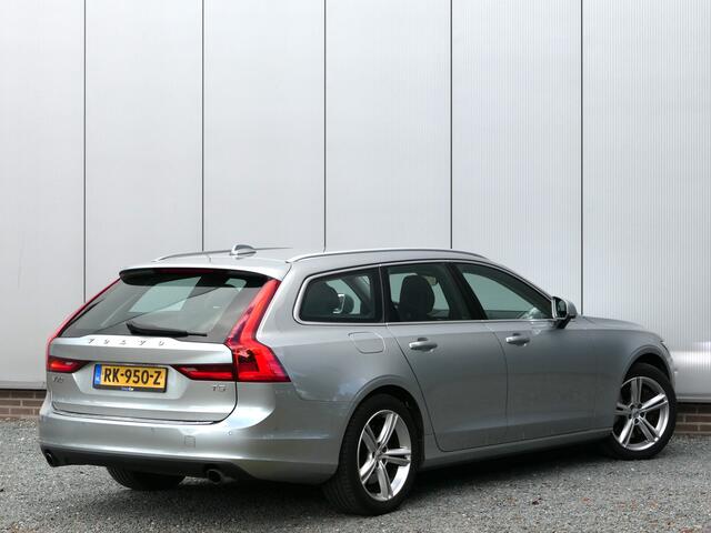 Volvo V90 T5 AUT Momentum Leer / Stuur verwarming / Parkeer camera / Pilot assist