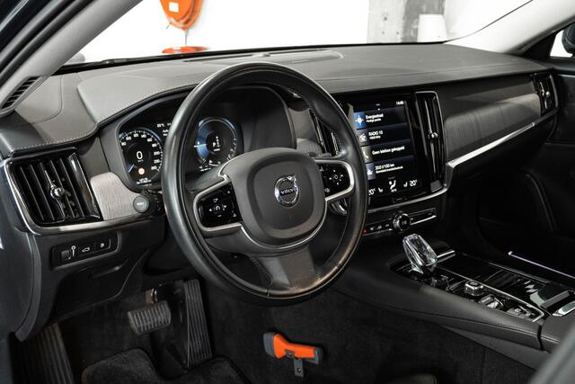 Volvo V90 T8 Automaat AWD Inscription | Panoramadak| Interieur Voorverwarming| Electrisch Bedienbare Voorstoelen| Adaptieve Cruise Control| Blind Spot | Semi Electrische Trekhaak| Alarmklasse 3| Parkeer Camera.