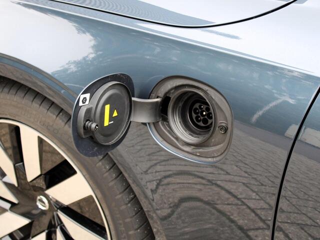 Volvo V90 T6 Plug-in hybrid AWD Ultimate Dark Automaat / Panoramadak / 360 graden camera / Volvo Alarm / Massagefunctie voorstoelen / 20" velgen