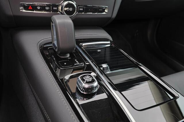 Volvo V90 T6 Recharge AWD Plus Dark - LONG RANGE - IntelliSafe Assist & Surround - 360º Camera - Harman/Kardon audio - Adaptieve LED koplampen - Verwarmde voorstoelen, stuur & achterbank - Parkeersensoren voor & achter - Elektr. bedienb. voorstoelen met geheugen - 