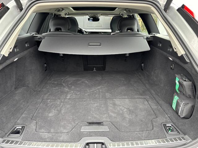 Volvo V90 T6 AWD Recharge Plus Dark / Panoramisch Dak / Luchtvering / 20" / 360 camera / Alarm