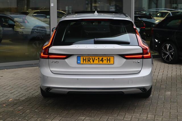 Volvo V90 2.0 T8 Plug-in hybrid AWD Ultra Dark | Head-up Display| Gelaagde zijruiten| 360* Camera| Semi-elektrisch inklapbare trekhaak|
